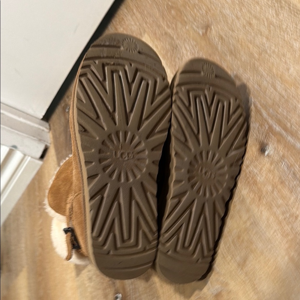 Ugg boots - Women’s 7 - Picture 4 of 10